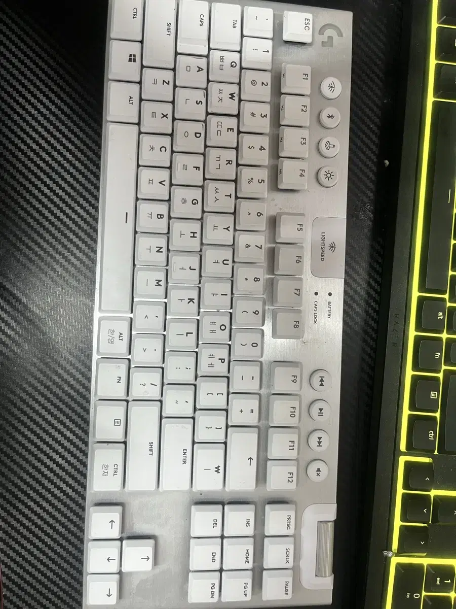 로지텍 g913 tkl 화이트 갈축